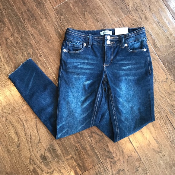 Dark wash skinny jeans - Picture 3 of 5